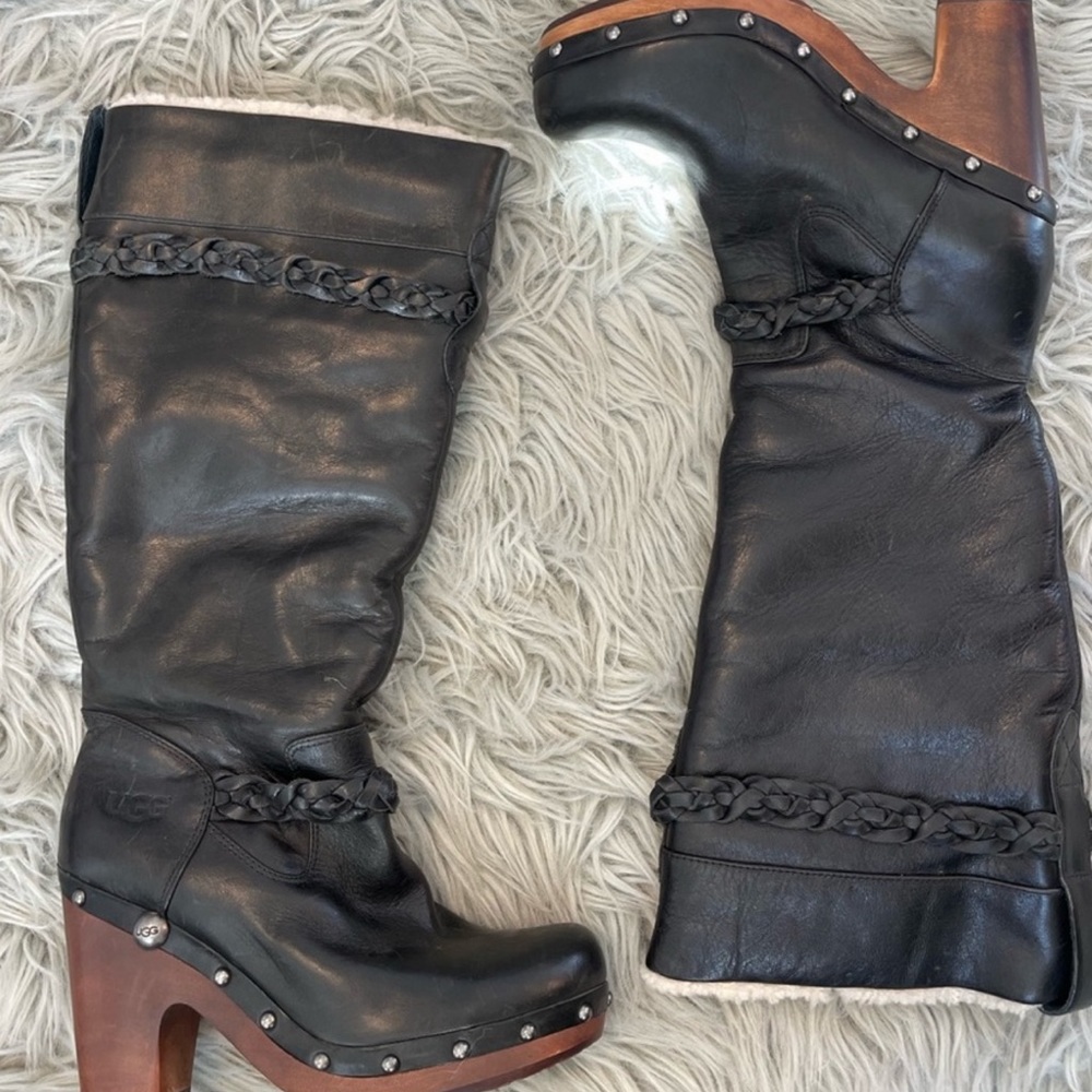 Gorgeous ready for winter black knee high UGG Savanna